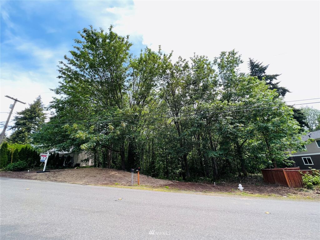 Photo of 15008 75th Avenue NE, Kenmore, WA 98028 (MLS # 1943102)
