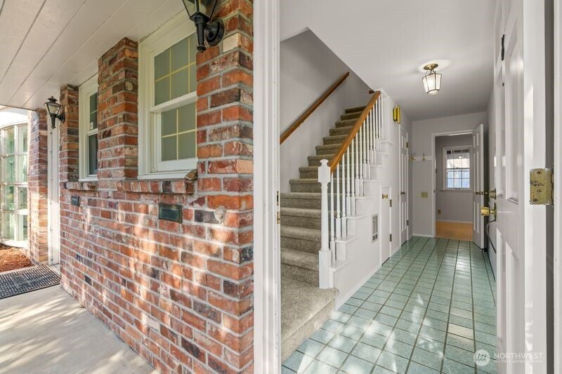 1420 Bellevue Way SE 8
