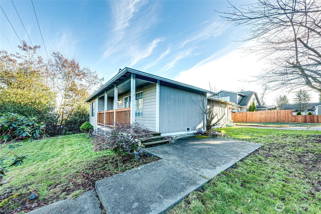 Photo of 1716 Scenic Drive, Everett, WA 98203 (MLS # 2463049)