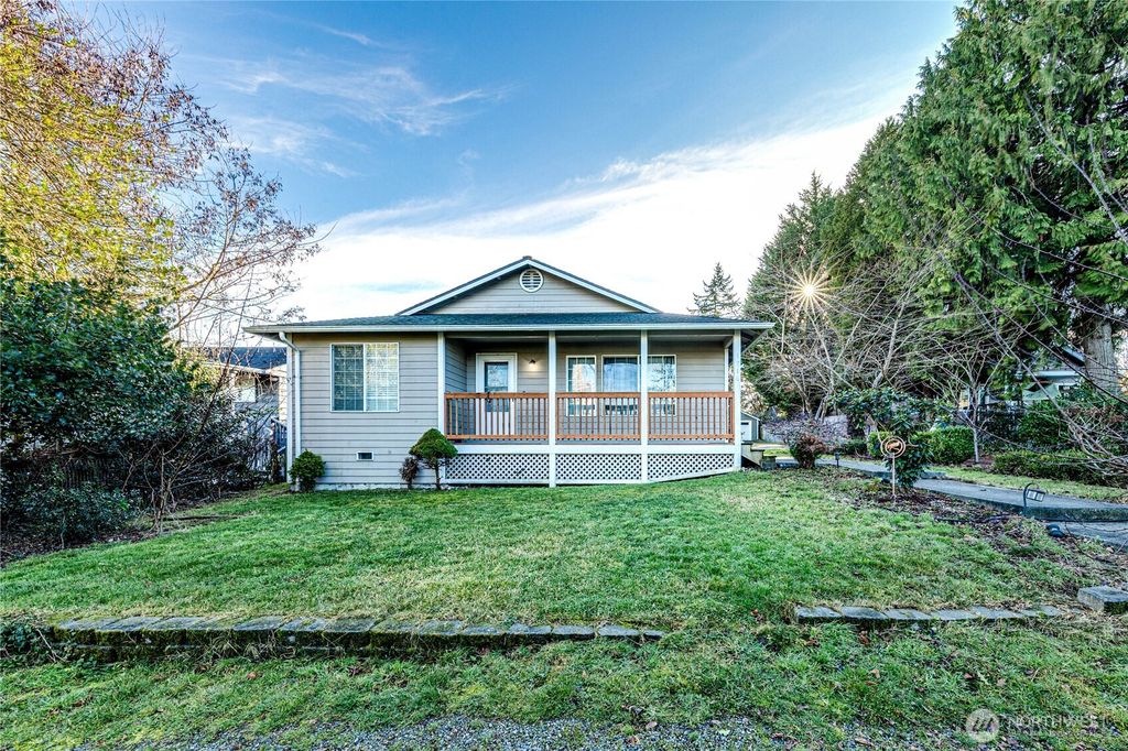 Photo of 1716 Scenic Drive, Everett, WA 98203 (MLS # 2463049)