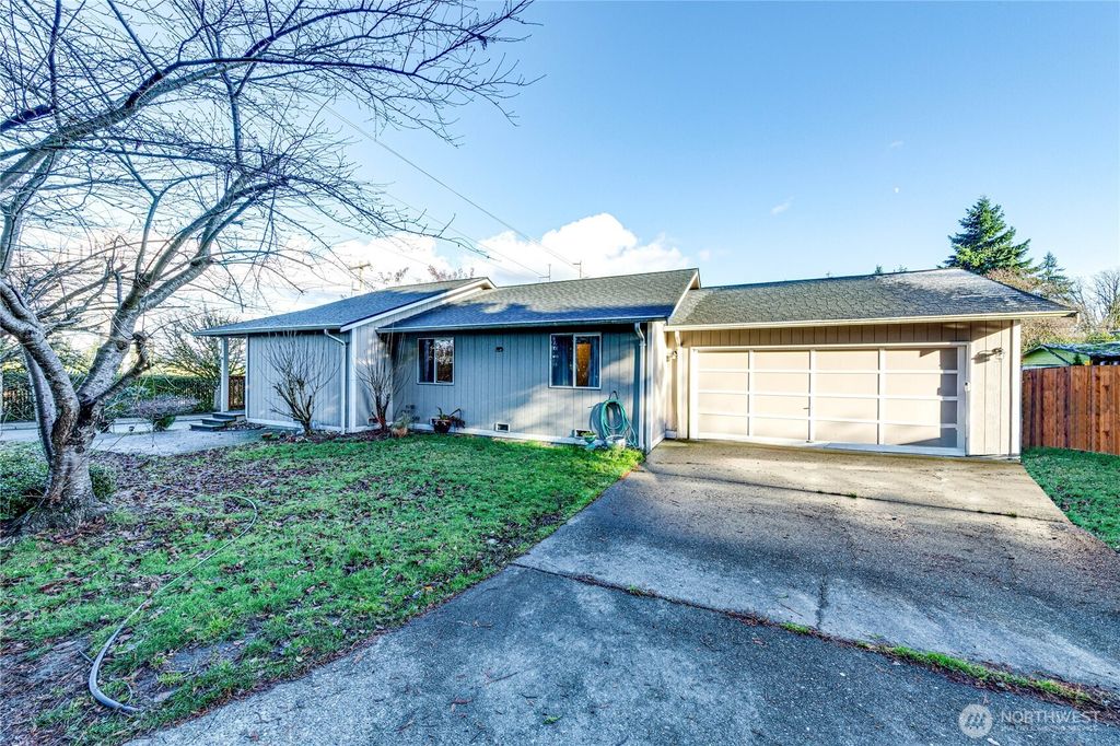 Photo of 1716 Scenic Drive, Everett, WA 98203 (MLS # 2463049)