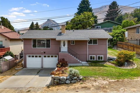 Photo of 2315 Lester Street, Wenatchee, WA 98801 (MLS # 2566073)