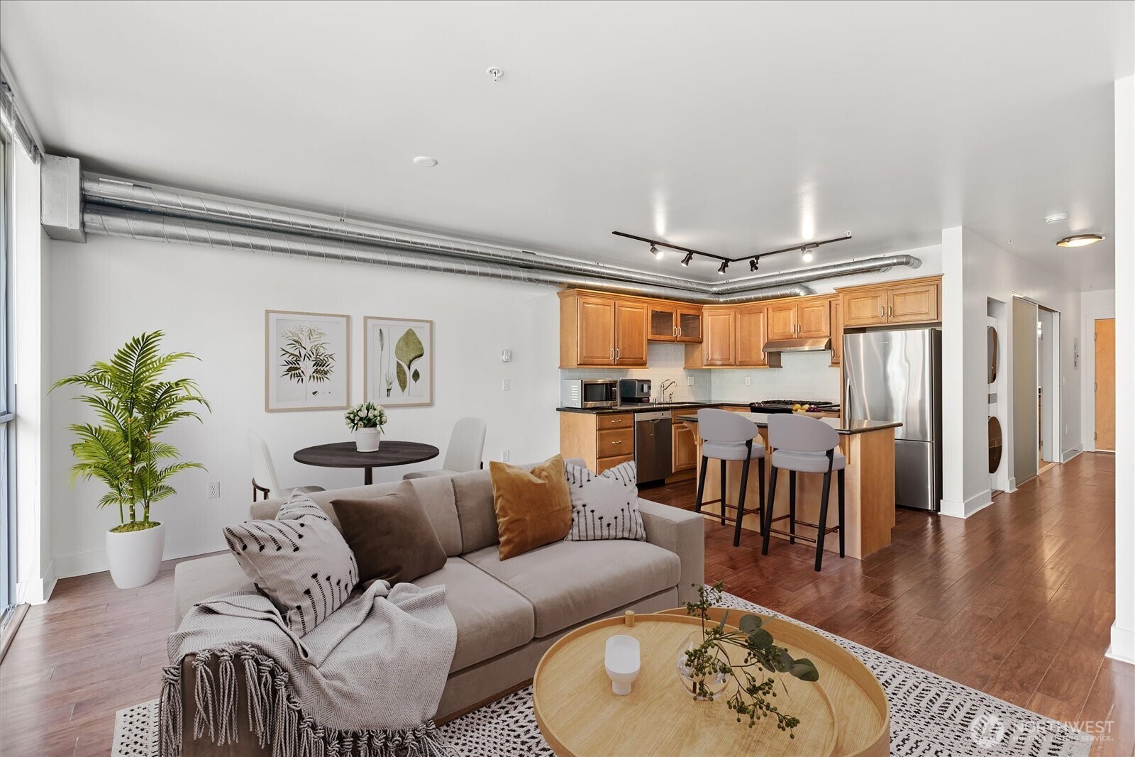 530 Broadway E 406