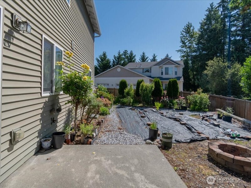 7335 33rd Avenue NE