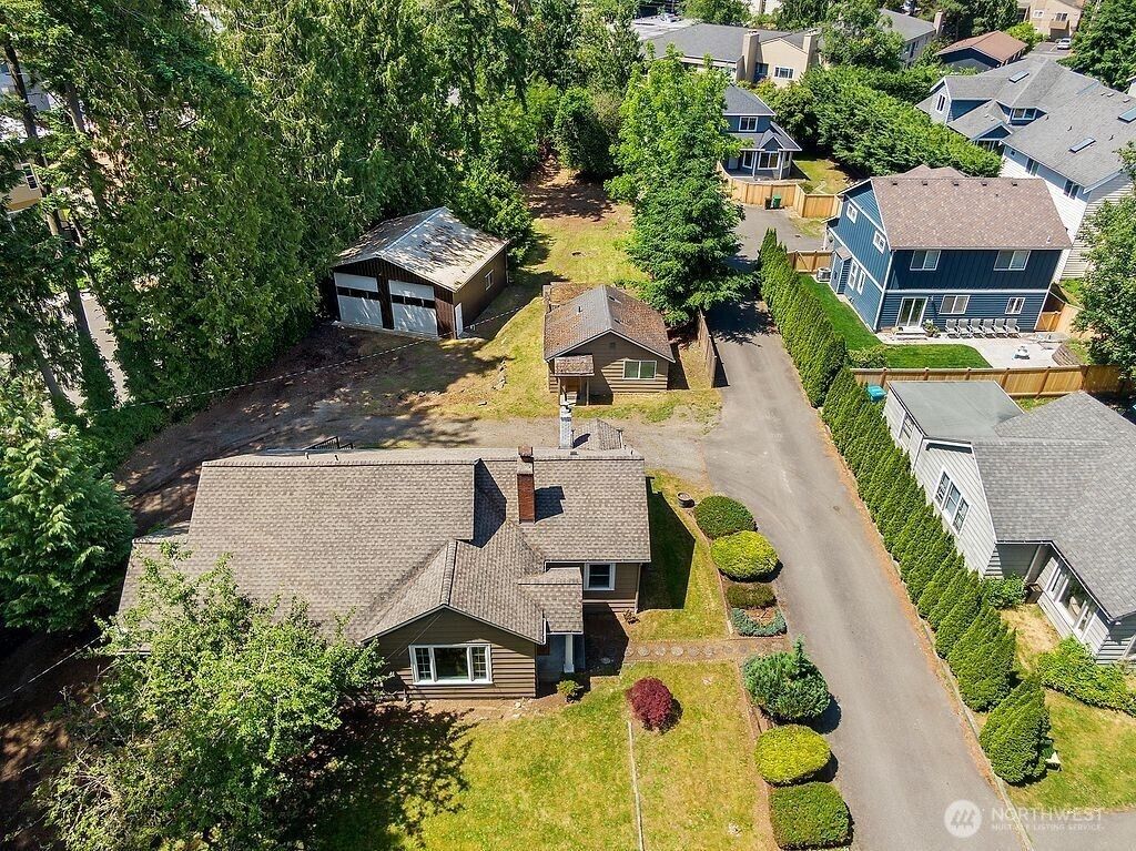 Photo of 1564 NE Serpentine Place, Shoreline, WA 98155 (MLS # 2470749)