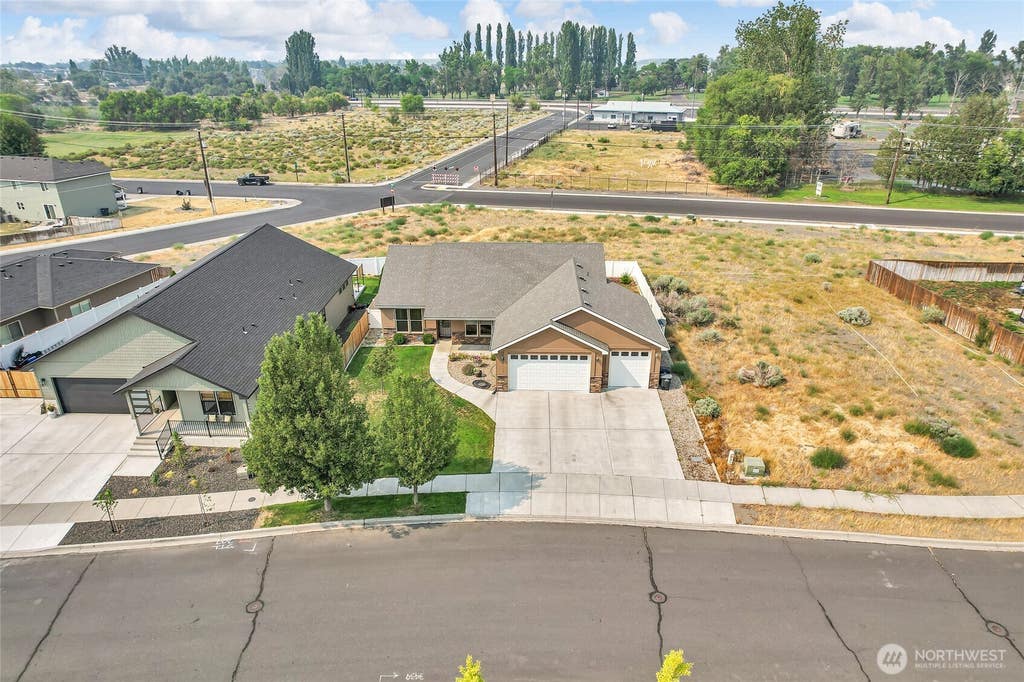 Photo of 3440 W Blue Heron Lane, Moses Lake, WA 98837 (MLS # 2565961)