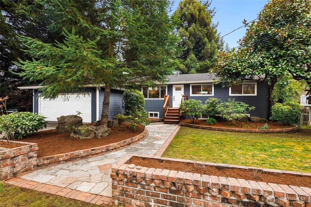 Photo of 5839 NE 197th Street, Kenmore, WA 98028 (MLS # 2506756)