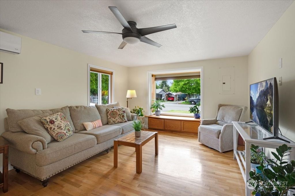 Photo of 16835 125th Avenue SE, Renton, WA 98058 (MLS # 2243627)