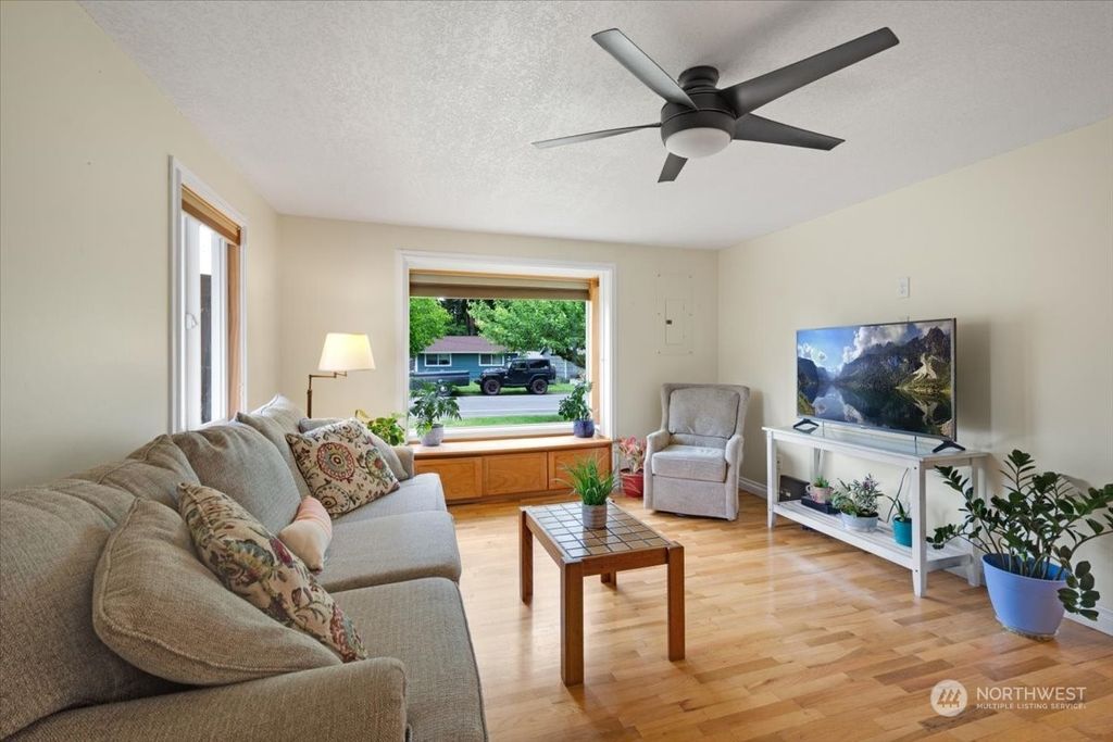 Photo of 16835 125th Avenue SE, Renton, WA 98058 (MLS # 2243627)