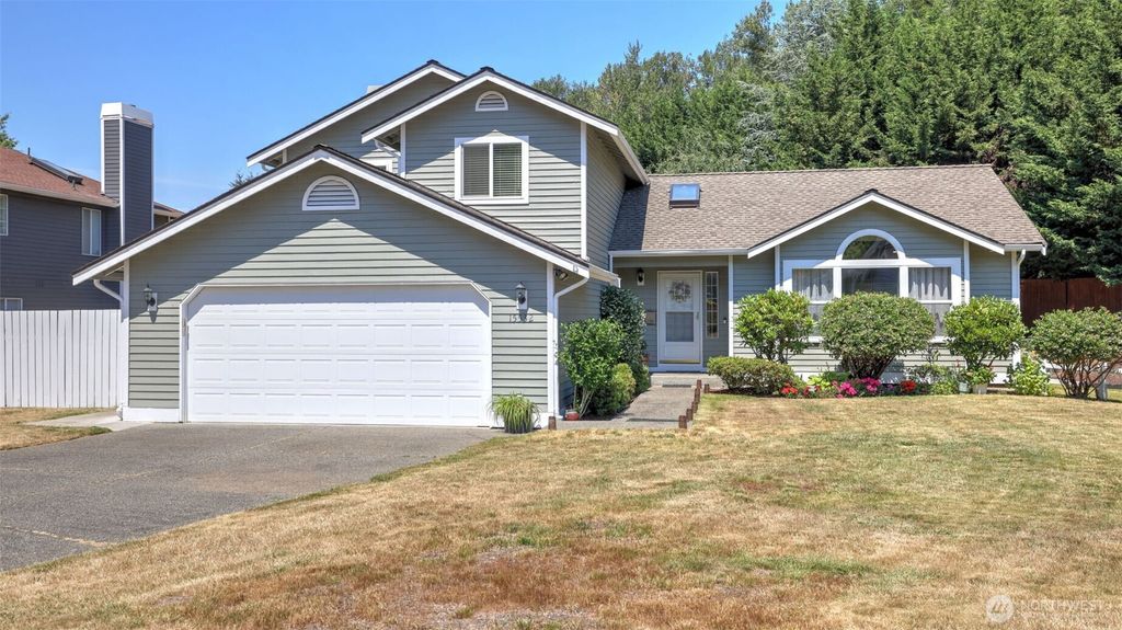 Photo of 15532 156th Court SE, Renton, WA 98058 (MLS # 2546044)