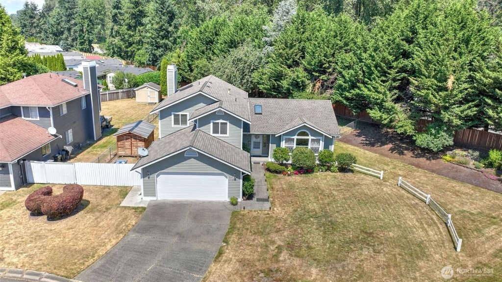 Photo of 15532 156th Court SE, Renton, WA 98058 (MLS # 2546044)