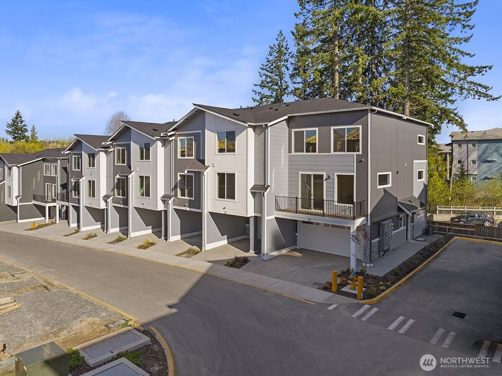 Photo of 16823 Alder Way #J8, Lynnwood, WA 98037 (MLS # 2519348)