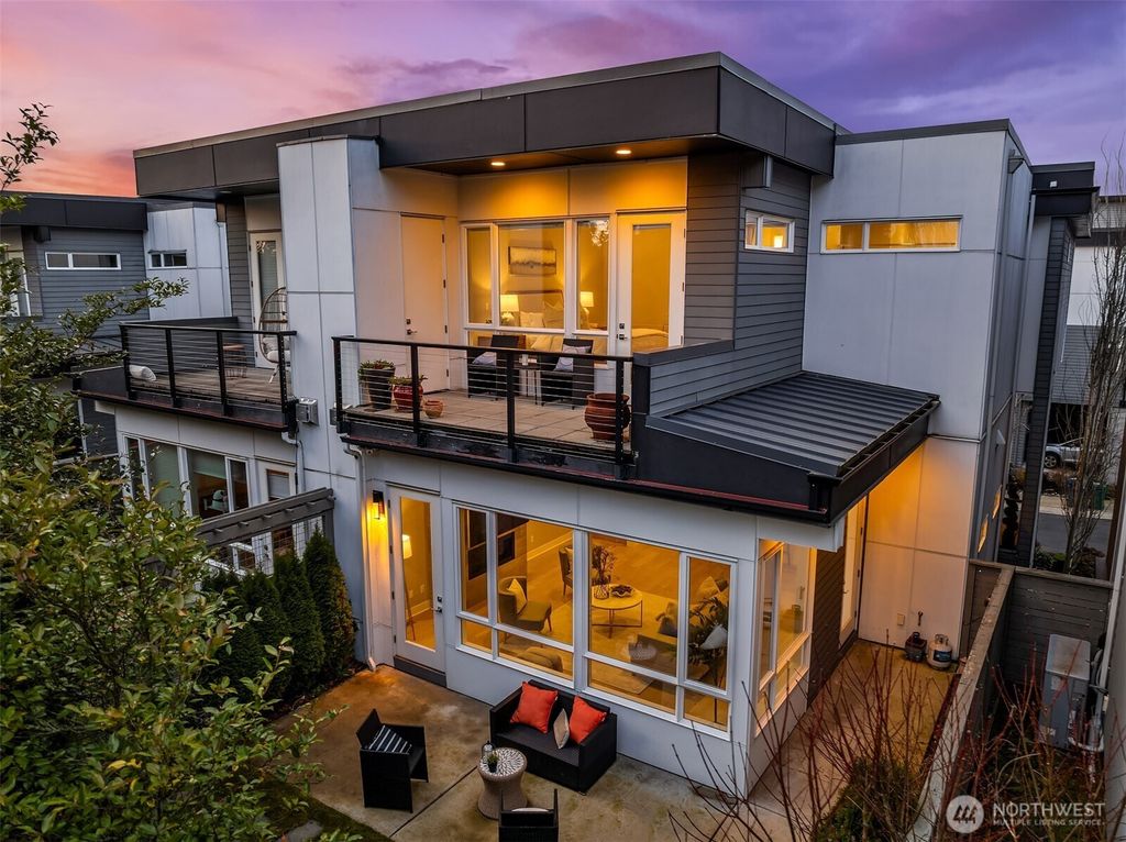 Photo of 217 4th Court S #7, Kirkland, WA 98033 (MLS # 2412579)