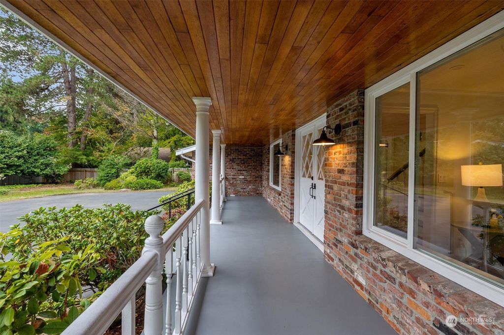 Photo of 13014 NE 10th Street, Bellevue, WA 98005 (MLS # 2166773)