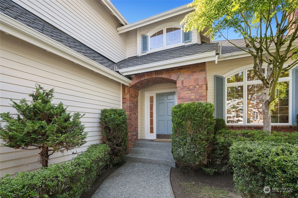 Photo of 19186 NE 43rd Court, Sammamish, WA 98074 (MLS # 2072631)