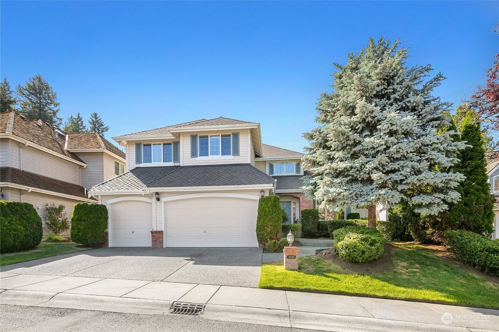 Photo of 19186 NE 43rd Court, Sammamish, WA 98074 (MLS # 2072631)