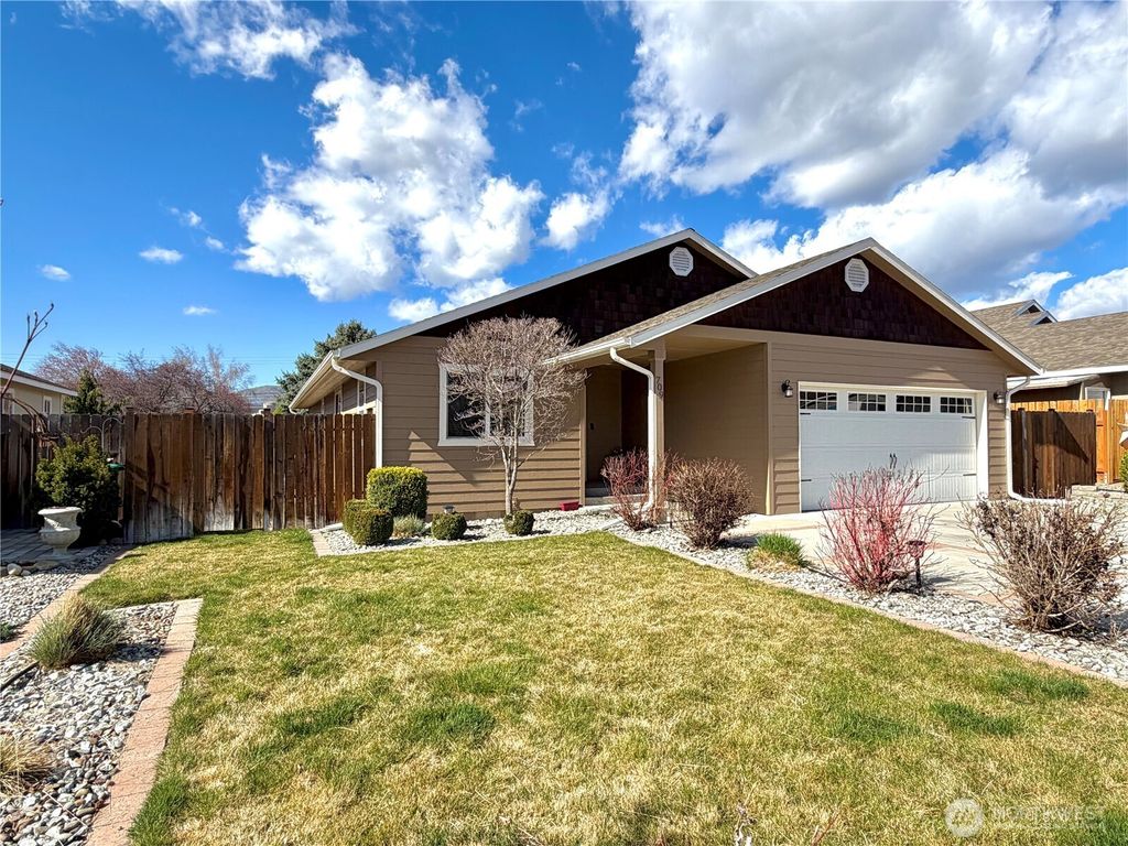 Photo of 709 Paintbrush Lane, Omak, WA 98841 (MLS # 2495532)