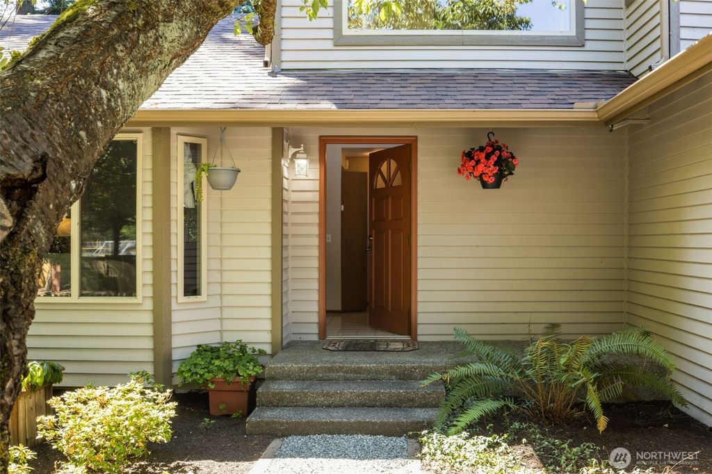 Photo of 6810 168th Street SW, Lynnwood, WA 98037 (MLS # 2407917)