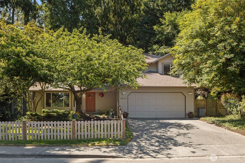 Photo of 6810 168th Street SW, Lynnwood, WA 98037 (MLS # 2407917)