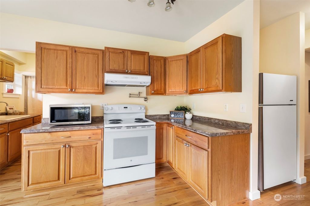 listing image 9360548194403739938