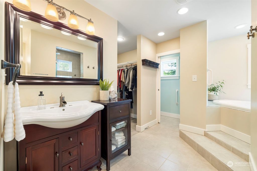 listing image 9364483382037822555