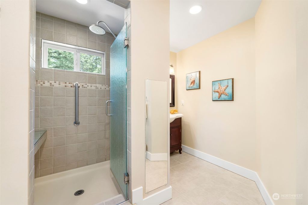 listing image 9367289354381416101