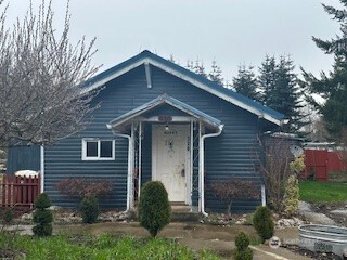 320 Queen Avenue