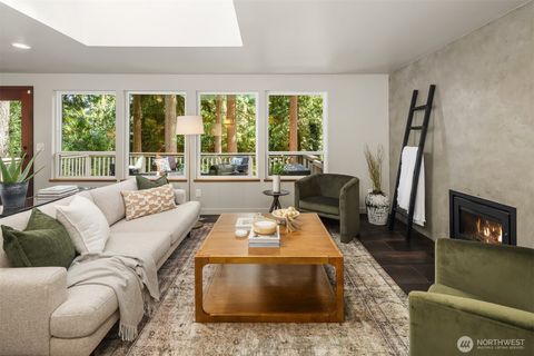 Photo of 18610 SE 58th Street, Issaquah, WA 98027 (MLS # 2444143)