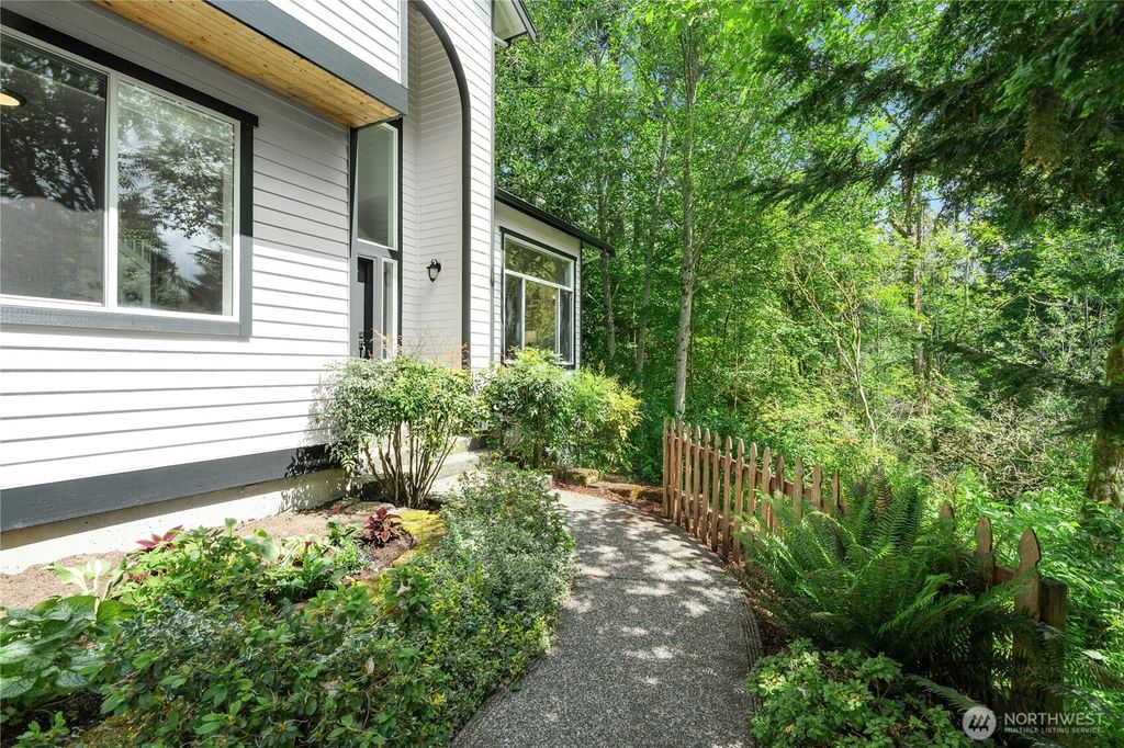 Photo of 6326 247th Avenue NE, Redmond, WA 98053 (MLS # 2536108)