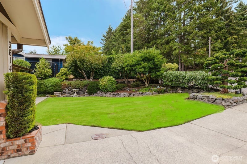 3614 Crestview Drive W