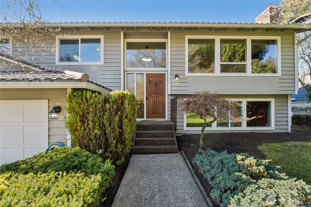 Photo of 3021 NE 201st Place, Lake Forest Park, WA 98155 (MLS # 2505833)