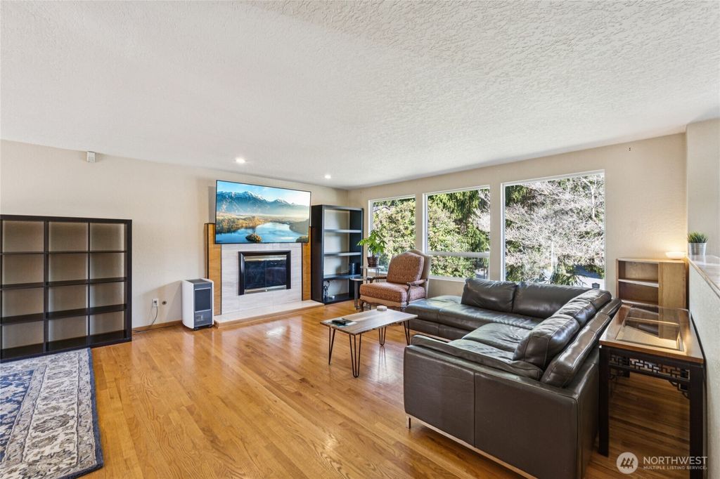 Photo of 3021 NE 201st Place, Lake Forest Park, WA 98155 (MLS # 2505833)
