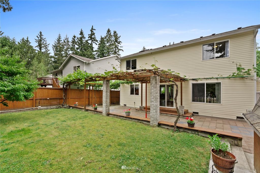 Photo of 18906 21st Avenue W, Lynnwood, WA 98036 (MLS # 1963885)