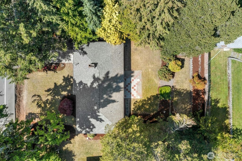 Photo of 20608 1st Avenue S, Des Moines, WA 98198 (MLS # 2382327)