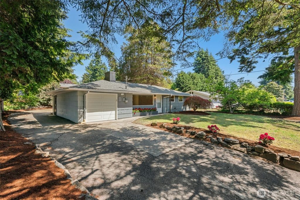 Photo of 20608 1st Avenue S, Des Moines, WA 98198 (MLS # 2382327)