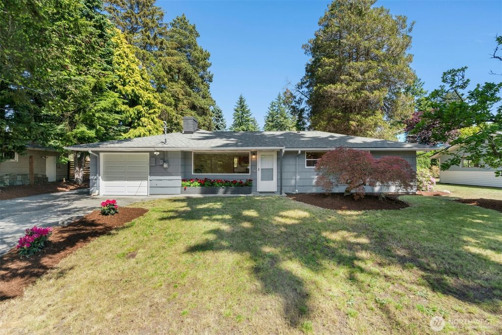Photo of 20608 1st Avenue S, Des Moines, WA 98198 (MLS # 2382327)