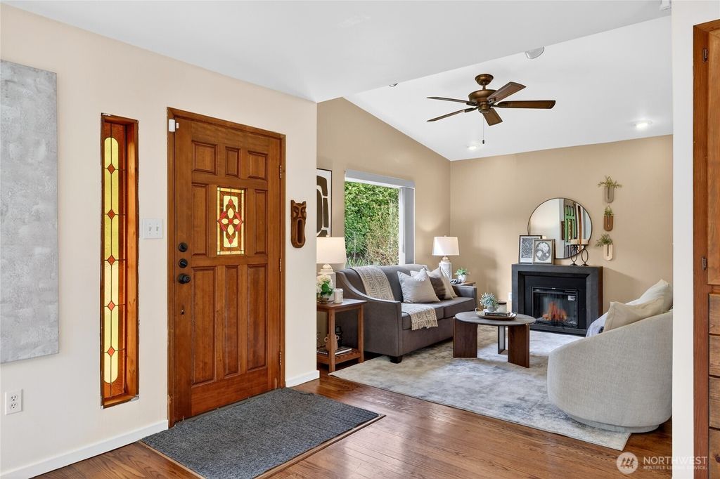 Photo of 10128 35th Avenue SW, Seattle, WA 98146 (MLS # 2488286)