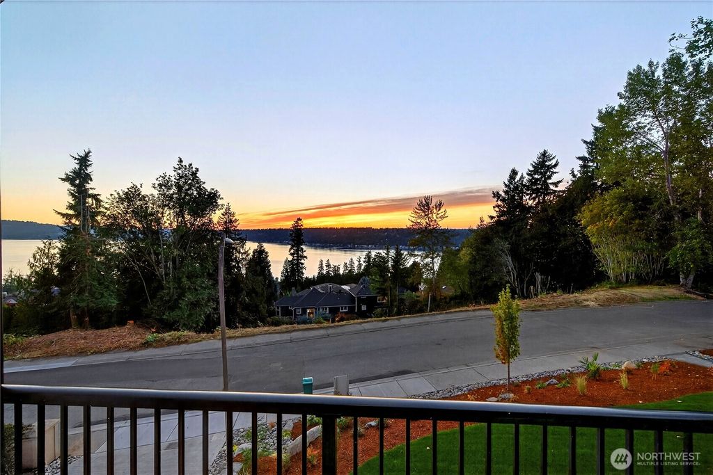 Photo of 1642 205th Place NE, Sammamish, WA 98074 (MLS # 2441350)