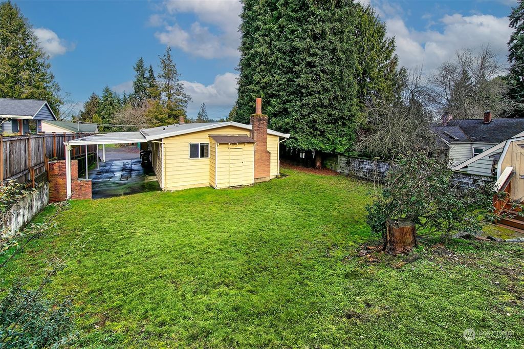 Photo of 1907 NE 124th Street, Seattle, WA 98125 (MLS # 2214064)