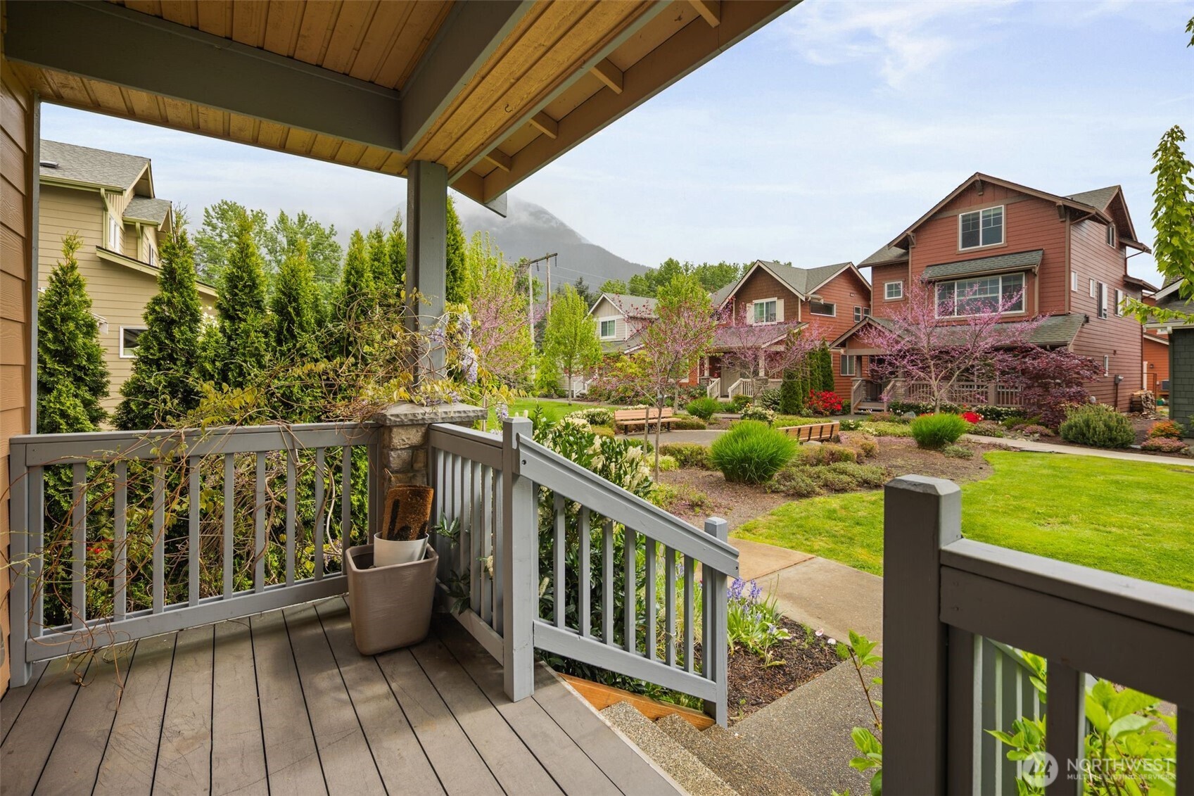 220 Olallie Place NE