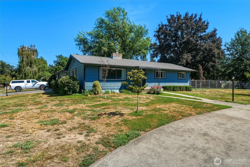Photo of 601 Coppei Avenue, Waitsburg, WA 99361 (MLS # 2571571)