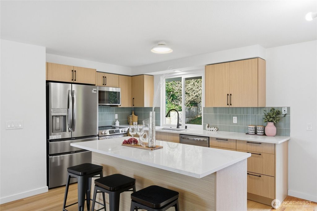 Photo of 1204 E Laurel Street, Kent, WA 98030 (MLS # 2509803)