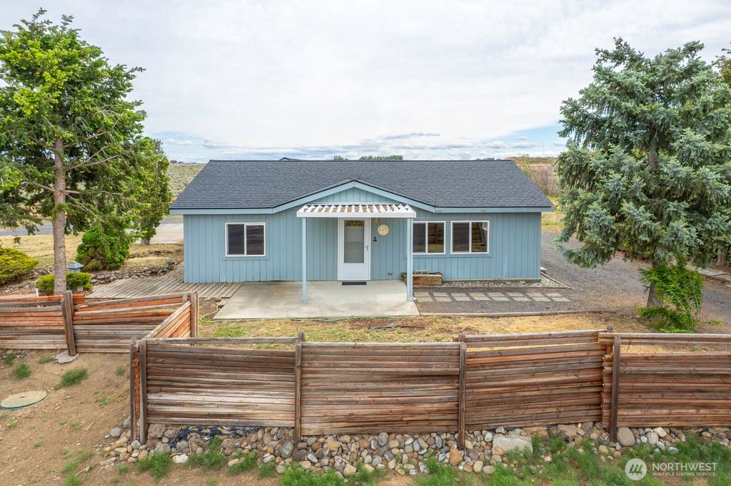Photo of 11397 Dodson Road NW, Ephrata, WA 98823 (MLS # 2518460)