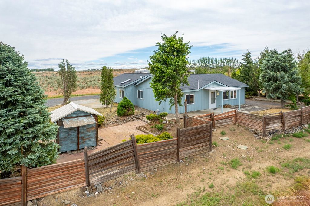 Photo of 11397 Dodson Road NW, Ephrata, WA 98823 (MLS # 2518460)