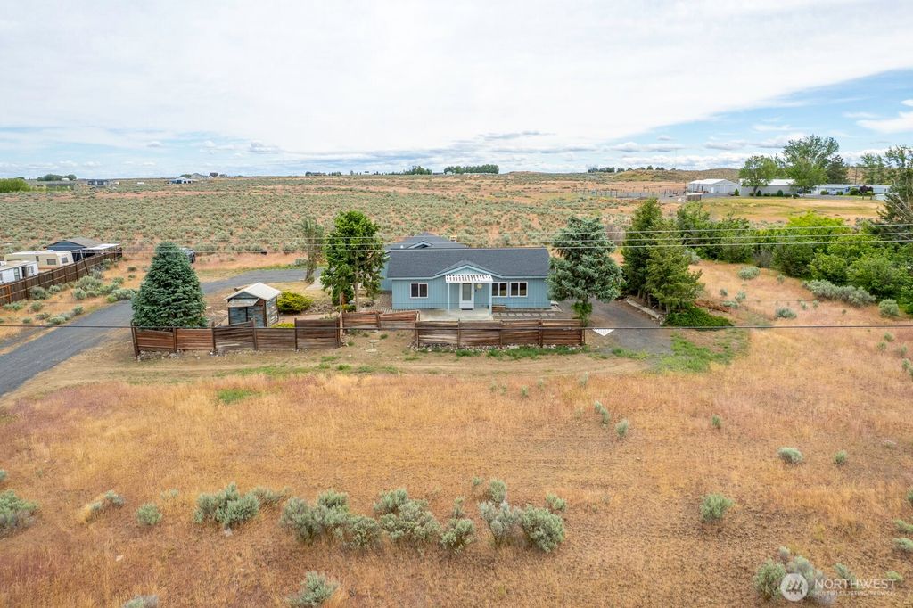 Photo of 11397 Dodson Road NW, Ephrata, WA 98823 (MLS # 2518460)