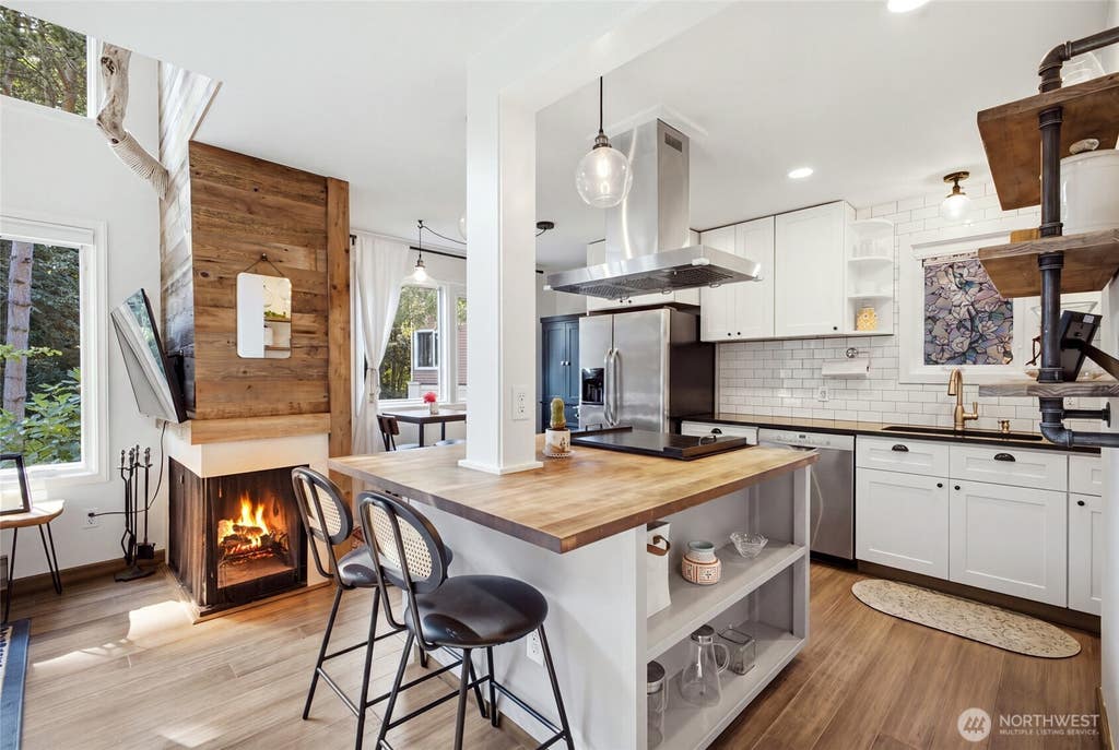 Photo of 3423 W Government Way, Seattle, WA 98199 (MLS # 2574985)