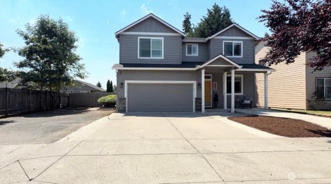 Photo of 821 SE 11th Street, Battle Ground, WA 98604 (MLS # 2554141)