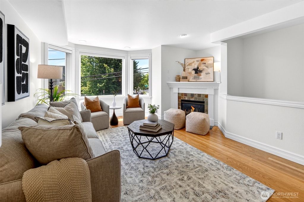 Photo of 402 Aloha Street, Seattle, WA 98109 (MLS # 2532181)