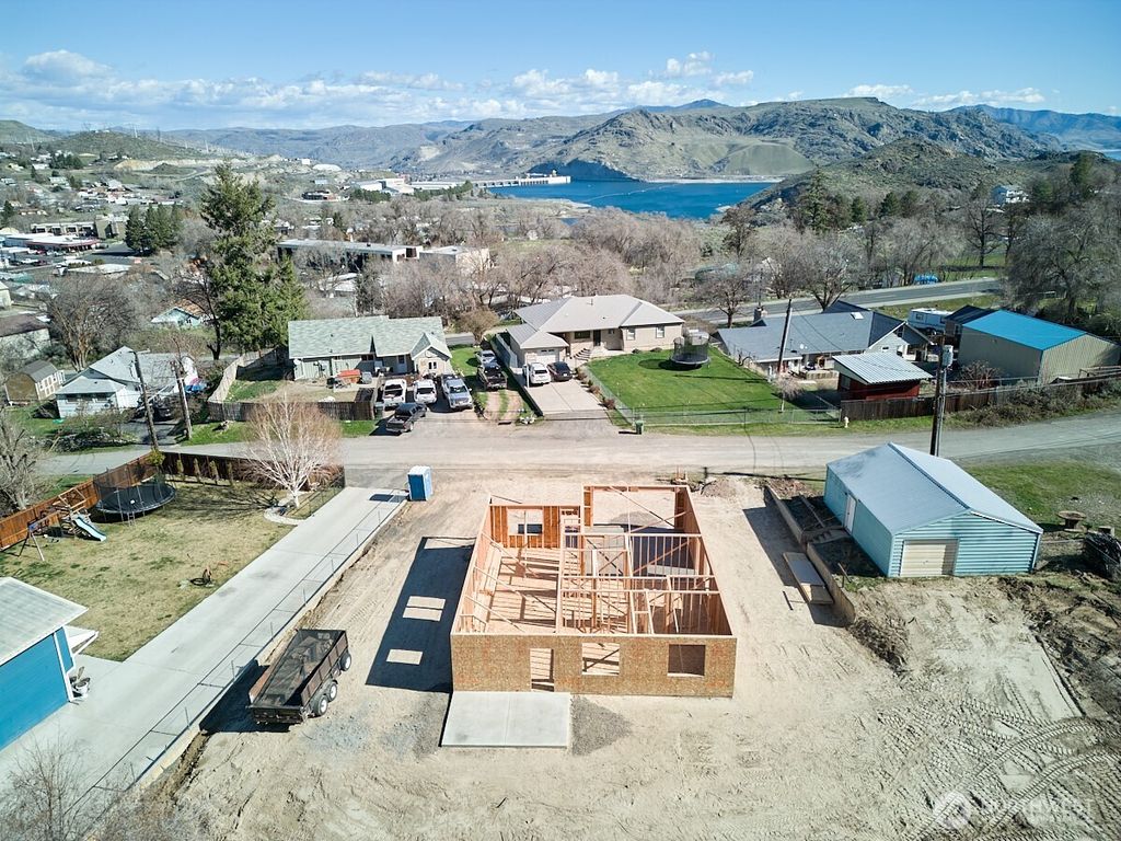 Photo of 443 Partello Park, Grand Coulee, WA 99133 (MLS # 2495908)