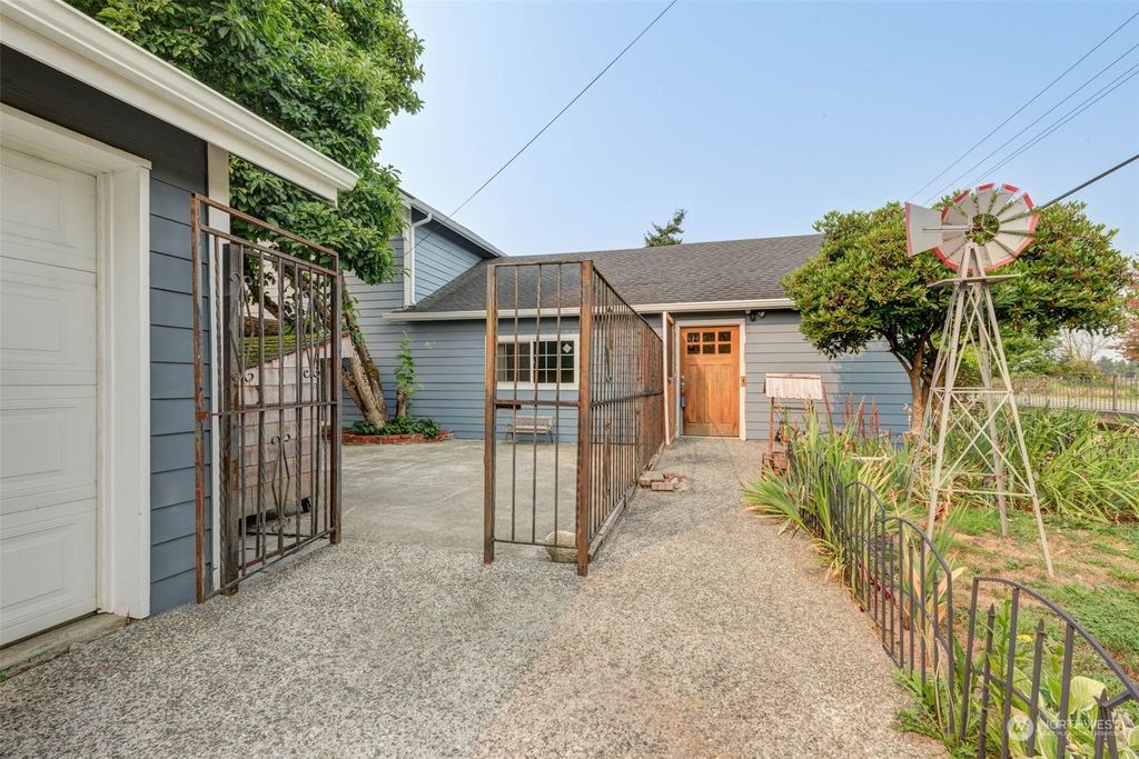 Photo of 10722 60th Avenue NE, Marysville, WA 98270 (MLS # 2153762)